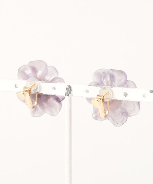 tone（トーン）の「【aruune】Kakukakuflower/イヤリング(MA)（イヤリング・レディース・ブルー/オフホワイト・FREE）」の10枚目の写真