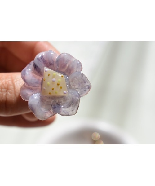 tone（トーン）の「【aruune】Kakukakuflower/イヤリング(MA)（イヤリング・レディース・ブルー/オフホワイト・FREE）」の6枚目の写真