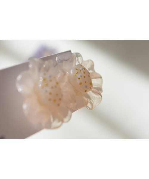 tone（トーン）の「【aruune】Kakukakuflower/イヤリング(MA)（イヤリング・レディース・ブルー/オフホワイト・FREE）」の4枚目の写真