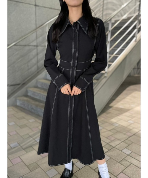 ENVYM（アンビー）の「バイカラーステッチロングＯＰ（ワンピース・レディース・ベージュ/ブラック/マルチ・FREE）」の2枚目の写真