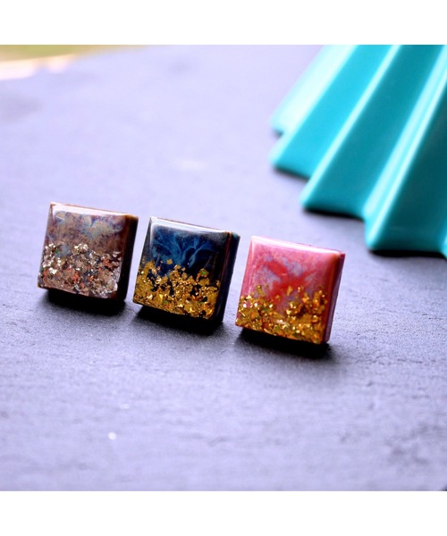 tone(トーン)の「【Willija】金属アレルギー対応《Taily leaf》美濃焼タイルピアス(MA)(ピアス(両耳用)・レディース・ブラウン/ピンク/ネイビー・FREE)」の4枚目の写真