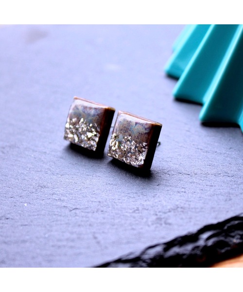 tone(トーン)の「【Willija】金属アレルギー対応《Taily leaf》美濃焼タイルピアス(MA)(ピアス(両耳用)・レディース・ブラウン/ピンク/ネイビー・FREE)」の11枚目の写真