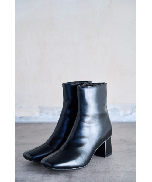 AZUL by moussy(アズールバイマウジー)の「SIMPLE SHORT BOOTS/シンプルショートブーツ(ブーツ・レディース・アイボリー/ブラック・SMALL/MEDIUM/LARGE)」の2枚目の写真