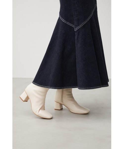 AZUL by moussy(アズールバイマウジー)の「SIMPLE SHORT BOOTS/シンプルショートブーツ(ブーツ・レディース・アイボリー/ブラック・SMALL/MEDIUM/LARGE)」の7枚目の写真