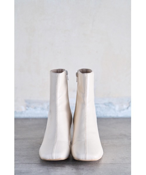 AZUL by moussy(アズールバイマウジー)の「SIMPLE SHORT BOOTS/シンプルショートブーツ(ブーツ・レディース・アイボリー/ブラック・SMALL/MEDIUM/LARGE)」の4枚目の写真