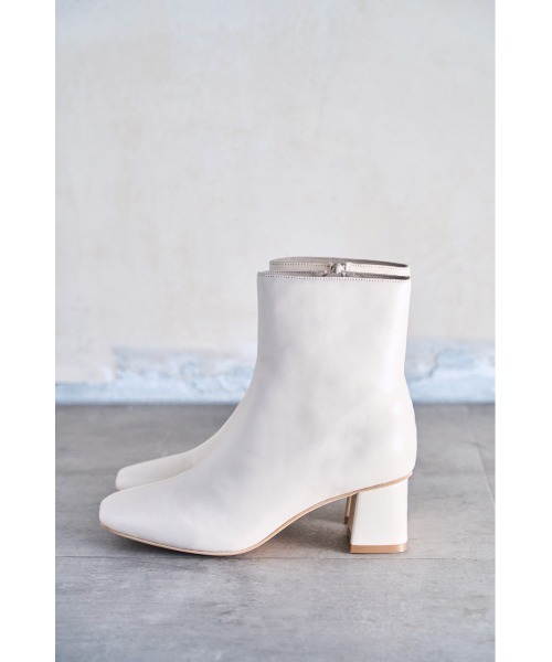AZUL by moussy(アズールバイマウジー)の「SIMPLE SHORT BOOTS/シンプルショートブーツ(ブーツ・レディース・アイボリー/ブラック・SMALL/MEDIUM/LARGE)」の5枚目の写真