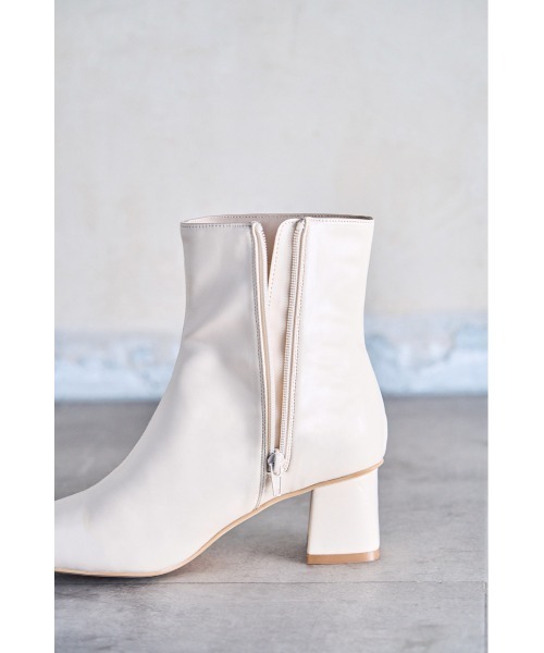 AZUL by moussy(アズールバイマウジー)の「SIMPLE SHORT BOOTS/シンプルショートブーツ(ブーツ・レディース・アイボリー/ブラック・SMALL/MEDIUM/LARGE)」の11枚目の写真
