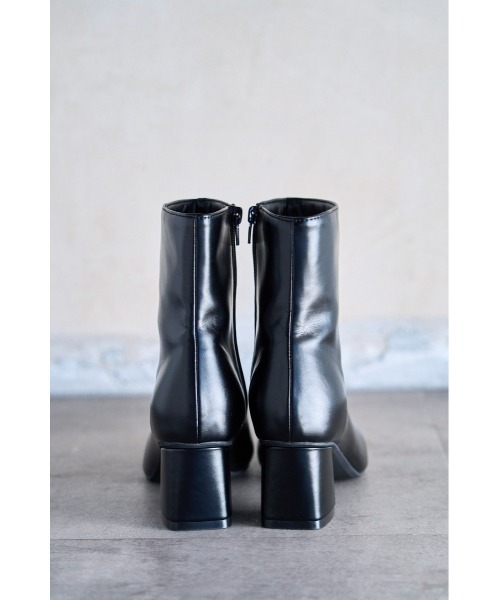 AZUL by moussy(アズールバイマウジー)の「SIMPLE SHORT BOOTS/シンプルショートブーツ(ブーツ・レディース・アイボリー/ブラック・SMALL/MEDIUM/LARGE)」の14枚目の写真