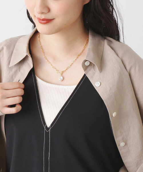 N.（N. Natural Beauty Basic）（エヌエヌナチュラルビューティーベーシック）の「パールポイントロングネックレス（ネックレス・レディース・ゴールド・FREE）」の3枚目の写真