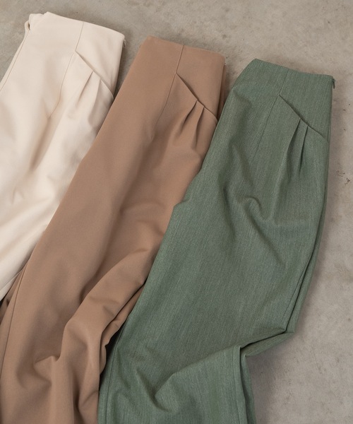 Amiur(エミレ)の「pocket tuck tapered pants(その他パンツ・レディース・グリーン/アイボリー/モカ・S/M)」の13枚目の写真
