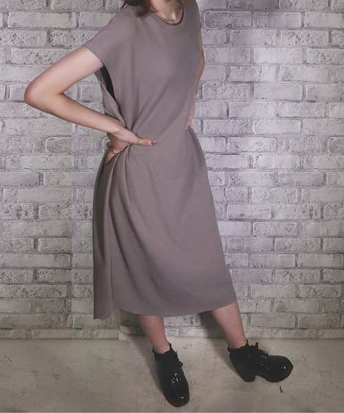 UNDERWRAPS(アンダーラップス)の「ワッフルノースリマキシ(M3)(Tシャツ/カットソー・レディース・オートミール/グリーン/ブラック/ベージュ・MEDIUM/LARGE)」の1枚目の写真