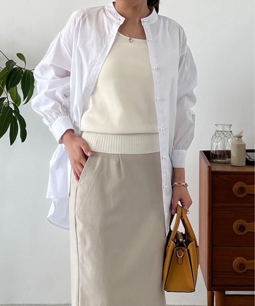 un dix cors（アンディコール）の「パール釦バンドカラーシンプルシャツ（シャツ/ブラウス・レディース・オフホワイト/ブルー/ベージュ・FREE）」の2枚目の写真