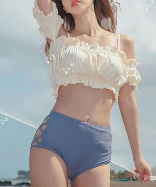 gossip!ロサンゼルス(ゴシップロサンゼルス)の「シャーリングクロススイムセット 3点セット水着(水着・レディース・ホワイト/ベージュ・M/L/S/XS)」の6枚目の写真