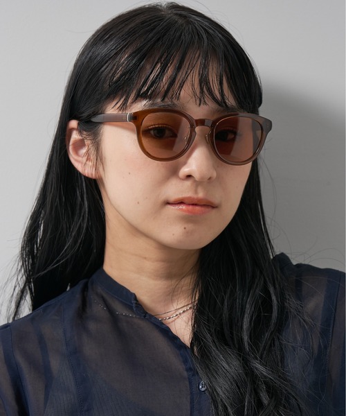 UNITED ARROWS（ユナイテッドアローズ）の「ボストン型調光サングラス｜紫外線対策｜レンズの色が変わるサングラス｜ユナイテッドアローズ｜Zoff | UNITED ARROWS Wellness（サングラス・レディース・ブラウン/グレー/アイボリー・FREE）」の6枚目の写真