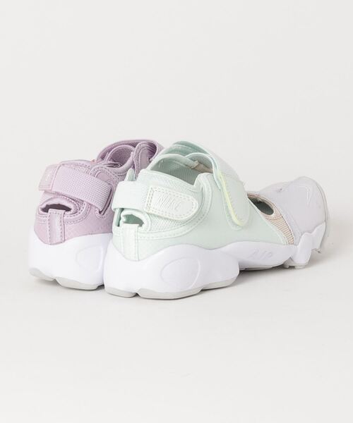 NIKE(ナイキ)の「ローカットスニーカー(スニーカー・レディース・ライトグリーン・26)」の3枚目の写真