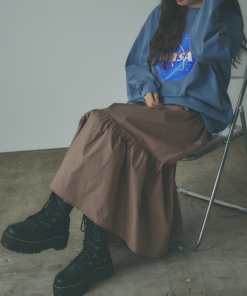 AO2（アオズ）の「Switching gathered skirt / 切替ギャザーロングスカート フレア（スカート・レディース・チャコールグレー/カーキ/ブラック/ブラウン・FREE）」の15枚目の写真