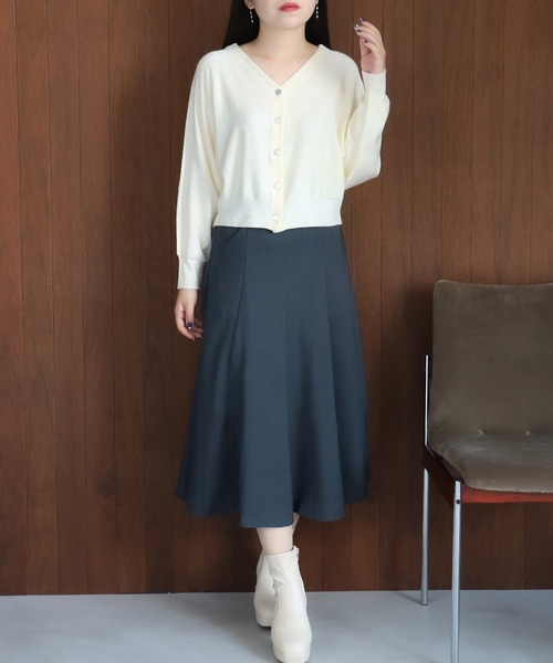 ASTORIA ODIER（アストリアオディール）の「アソートボタンドルマンカーディガン（カーディガン/ボレロ・レディース・ピンクベージュ/ブラック/ラベンダー/アイボリー・SMALL/MEDIUM）」の5枚目の写真