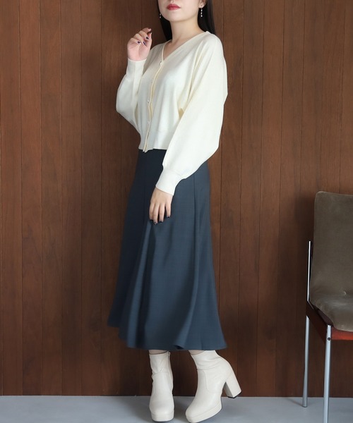 ASTORIA ODIER（アストリアオディール）の「アソートボタンドルマンカーディガン（カーディガン/ボレロ・レディース・ピンクベージュ/ブラック/ラベンダー/アイボリー・SMALL/MEDIUM）」の6枚目の写真