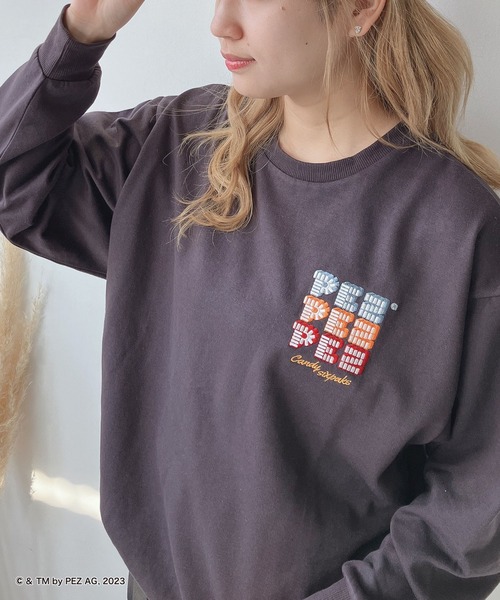 AS KNOW AS plus（アズノゥアズプラス）の「☆アクリルキーホルダー付き PEZ スウェットプルオーバー【PEZ/ペッツ】（スウェット・レディース・オートミール/オフホワイト/ブルー/スミクロ/アイボリー系/パープル系/ホワイト系/ブラック系/ベージュ系1/アイボリー系1/イエロー系1/ブラック系1/ベージュ系2/オレンジ系2/ブラック系2/パープル系2・FREE）」の5枚目の写真