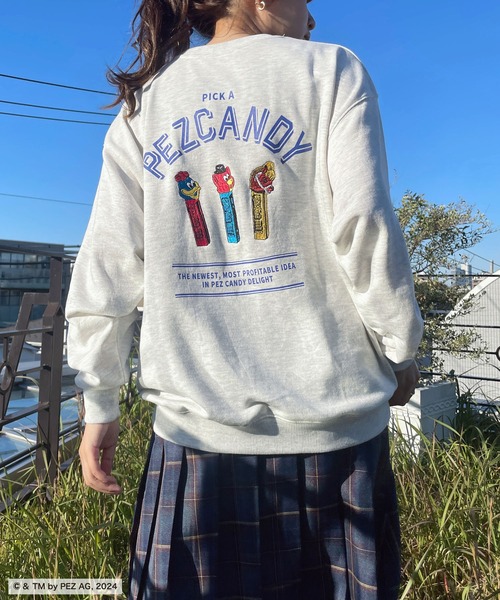 AS KNOW AS plus（アズノゥアズプラス）の「☆アクリルキーホルダー付き PEZ スウェットプルオーバー【PEZ/ペッツ】（スウェット・レディース・オートミール/オフホワイト/ブルー/スミクロ/アイボリー系/パープル系/ホワイト系/ブラック系/ベージュ系1/アイボリー系1/イエロー系1/ブラック系1/ベージュ系2/オレンジ系2/ブラック系2/パープル系2・FREE）」の9枚目の写真