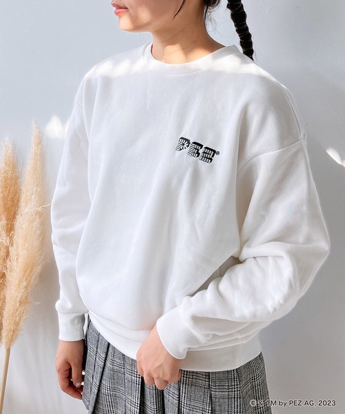AS KNOW AS plus（アズノゥアズプラス）の「☆アクリルキーホルダー付き PEZ スウェットプルオーバー【PEZ/ペッツ】（スウェット・レディース・オートミール/オフホワイト/ブルー/スミクロ/アイボリー系/パープル系/ホワイト系/ブラック系/ベージュ系1/アイボリー系1/イエロー系1/ブラック系1/ベージュ系2/オレンジ系2/ブラック系2/パープル系2・FREE）」の22枚目の写真