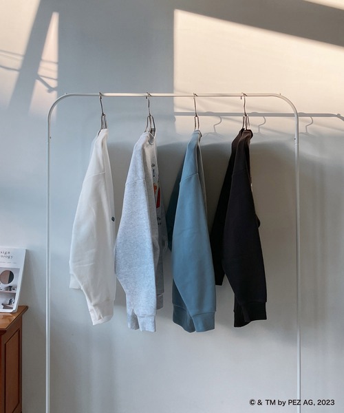 AS KNOW AS plus（アズノゥアズプラス）の「☆アクリルキーホルダー付き PEZ スウェットプルオーバー【PEZ/ペッツ】（スウェット・レディース・オートミール/オフホワイト/ブルー/スミクロ/アイボリー系/パープル系/ホワイト系/ブラック系/ベージュ系1/アイボリー系1/イエロー系1/ブラック系1/ベージュ系2/オレンジ系2/ブラック系2/パープル系2・FREE）」の19枚目の写真