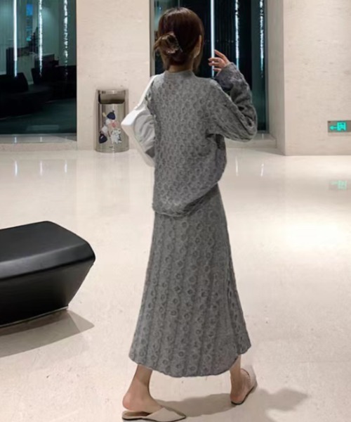 Sibra(シブラ)の「ニットセットアップ トップス&スカート 2点セット(セットアップ・レディース・グレー/アイボリー・M)」の11枚目の写真