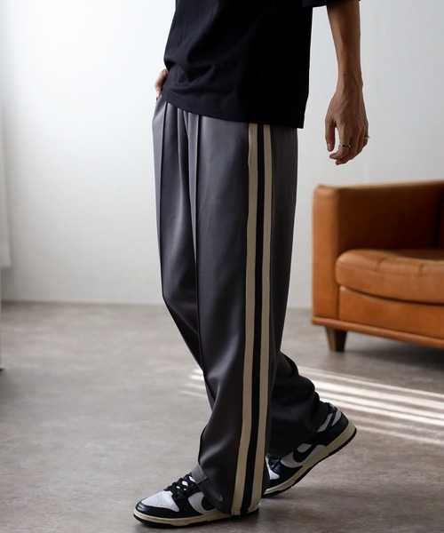 CREARE -LINO-（クレアーレリノ）の「ルーズ サイドライン トラックパンツ セットアップ対応 <ユニセックス>（その他パンツ・メンズ・チャコールグレー/ネイビー/ブラック・M/L）」の14枚目の写真
