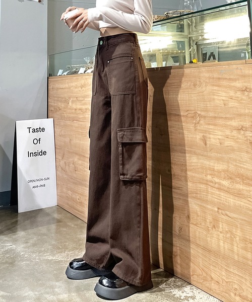 aimoha(アイモハ)の「カーゴ風カラーデニムパンツ(カーゴパンツ・レディース・ブラック/カーキ/オフホワイト/チョコ・MEDIUM/LARGE/X-LARGE/SMALL)」の3枚目の写真