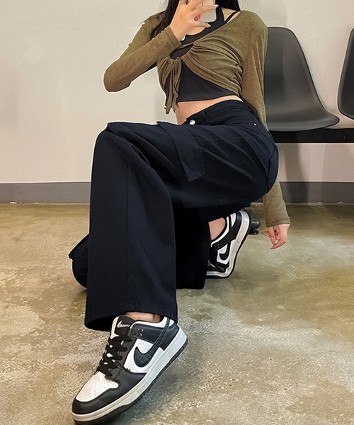 aimoha(アイモハ)の「カーゴ風カラーデニムパンツ(カーゴパンツ・レディース・ブラック/カーキ/オフホワイト/チョコ・MEDIUM/LARGE/X-LARGE/SMALL)」の11枚目の写真