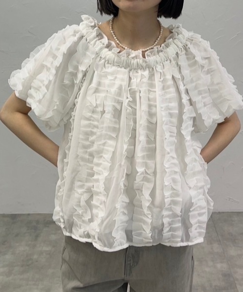deux amour(ドゥーザムール)の「総フリルテープ使いオフショルダー半袖Tシャツ(Tシャツ/カットソー・レディース・グリーン/ホワイト/ブラック・FREE)」の6枚目の写真