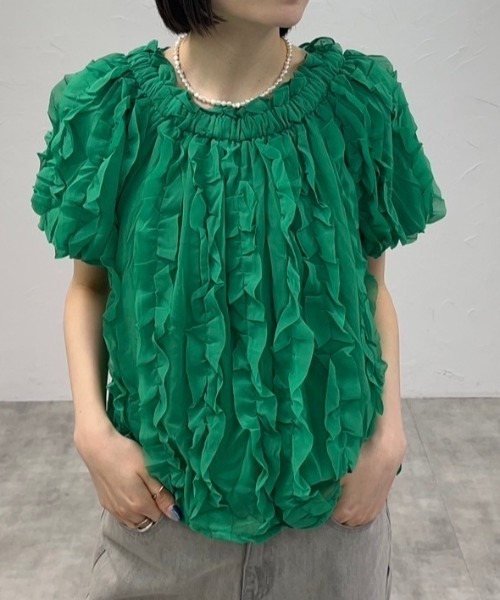 deux amour(ドゥーザムール)の「総フリルテープ使いオフショルダー半袖Tシャツ(Tシャツ/カットソー・レディース・グリーン/ホワイト/ブラック・FREE)」の9枚目の写真