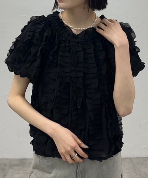 deux amour(ドゥーザムール)の「総フリルテープ使いオフショルダー半袖Tシャツ(Tシャツ/カットソー・レディース・グリーン/ホワイト/ブラック・FREE)」の13枚目の写真