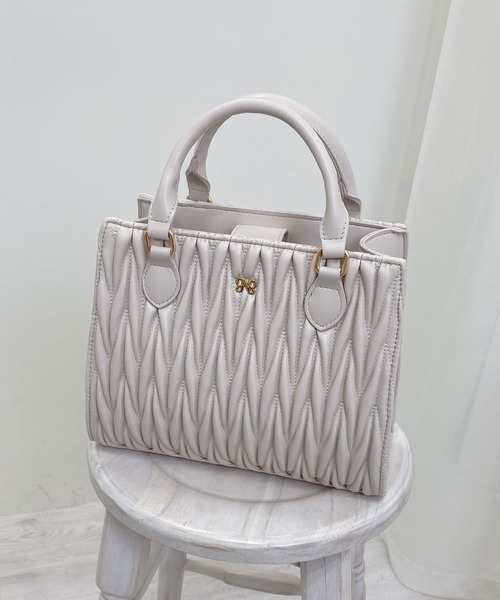 INGNI（イング）の「チャーム付キルティングバッグ（ショルダーバッグ・レディース・ブラック/グレー/オフホワイト/ベージュ/ピンクベージュ・ONE SIZE）」の5枚目の写真