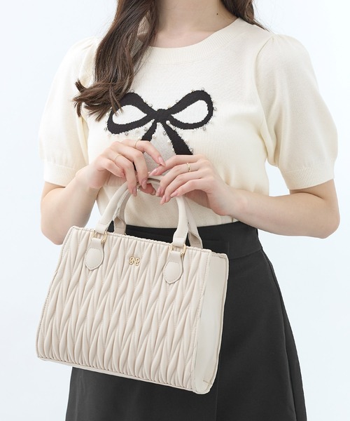 INGNI（イング）の「チャーム付キルティングバッグ（ショルダーバッグ・レディース・ブラック/グレー/オフホワイト/ベージュ/ピンクベージュ・ONE SIZE）」の2枚目の写真