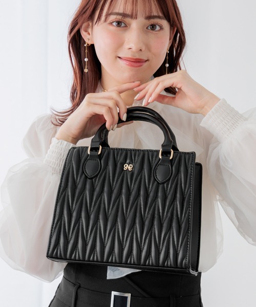 INGNI（イング）の「チャーム付キルティングバッグ（ショルダーバッグ・レディース・ブラック/グレー/オフホワイト/ベージュ/ピンクベージュ・ONE SIZE）」の3枚目の写真