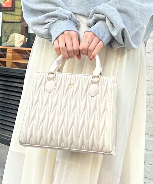 INGNI（イング）の「チャーム付キルティングバッグ（ショルダーバッグ・レディース・ブラック/グレー/オフホワイト/ベージュ/ピンクベージュ・ONE SIZE）」の7枚目の写真