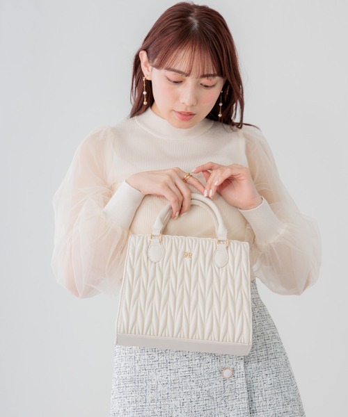 INGNI（イング）の「チャーム付キルティングバッグ（ショルダーバッグ・レディース・ブラック/グレー/オフホワイト/ベージュ/ピンクベージュ・ONE SIZE）」の6枚目の写真