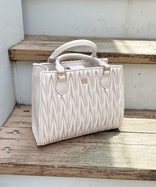 INGNI（イング）の「チャーム付キルティングバッグ（ショルダーバッグ・レディース・ブラック/グレー/オフホワイト/ベージュ/ピンクベージュ・ONE SIZE）」の9枚目の写真