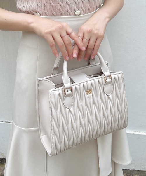 INGNI（イング）の「チャーム付キルティングバッグ（ショルダーバッグ・レディース・ブラック/グレー/オフホワイト/ベージュ/ピンクベージュ・ONE SIZE）」の10枚目の写真