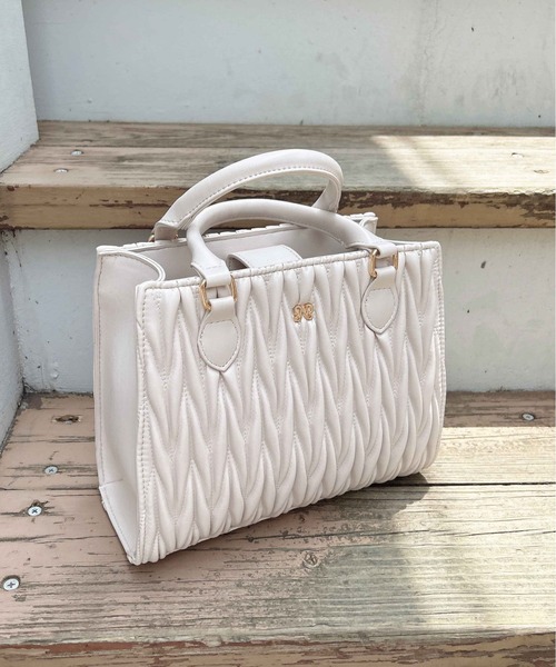 INGNI（イング）の「チャーム付キルティングバッグ（ショルダーバッグ・レディース・ブラック/グレー/オフホワイト/ベージュ/ピンクベージュ・ONE SIZE）」の11枚目の写真