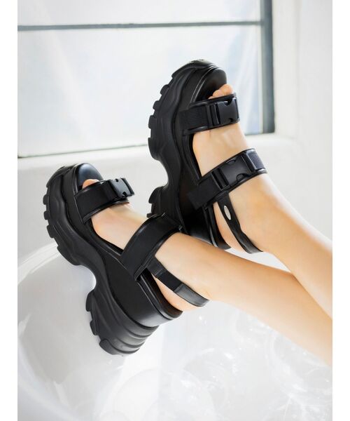 EATME（イートミー）の「ダブルベルトスニーカーサンダル（サンダル・レディース・ブラック/オフホワイト・S/M/L）」の16枚目の写真