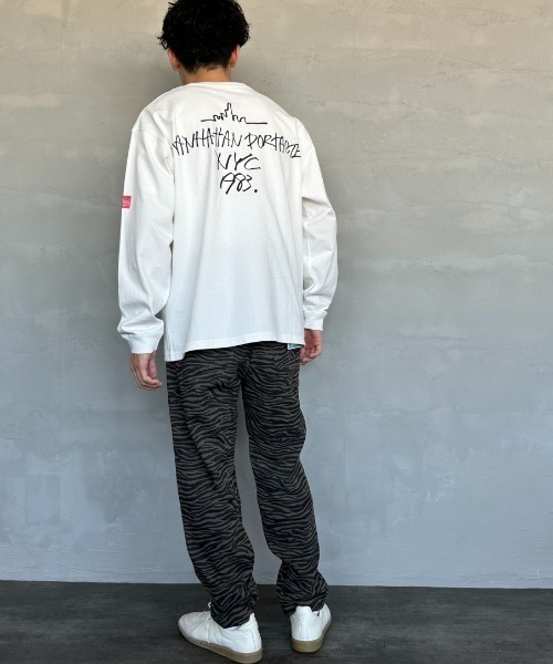 Manhattan Portage（マンハッタンポーテージ）の「[MANHATTAN PORTAGE/マンハッタンポーテージ] 別注 手描き風バックプリントロンT（Tシャツ/カットソー・レディース・ブラック/ブルー/ホワイト・S/M/L/XL）」の5枚目の写真