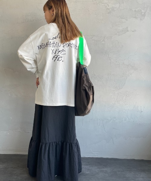 Manhattan Portage（マンハッタンポーテージ）の「[MANHATTAN PORTAGE/マンハッタンポーテージ] 別注 手描き風バックプリントロンT（Tシャツ/カットソー・レディース・ブラック/ブルー/ホワイト・S/M/L/XL）」の4枚目の写真