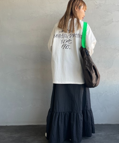 Manhattan Portage（マンハッタンポーテージ）の「[MANHATTAN PORTAGE/マンハッタンポーテージ] 別注 手描き風バックプリントロンT（Tシャツ/カットソー・レディース・ブラック/ブルー/ホワイト・S/M/L/XL）」の14枚目の写真