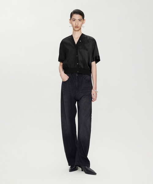 JNBY（ジェーエヌビーワイ）の「V-neck Splice Re-work Cardigan（シャツ/ブラウス・レディース・ブラック/ベージュ・36/38/40）」の6枚目の写真