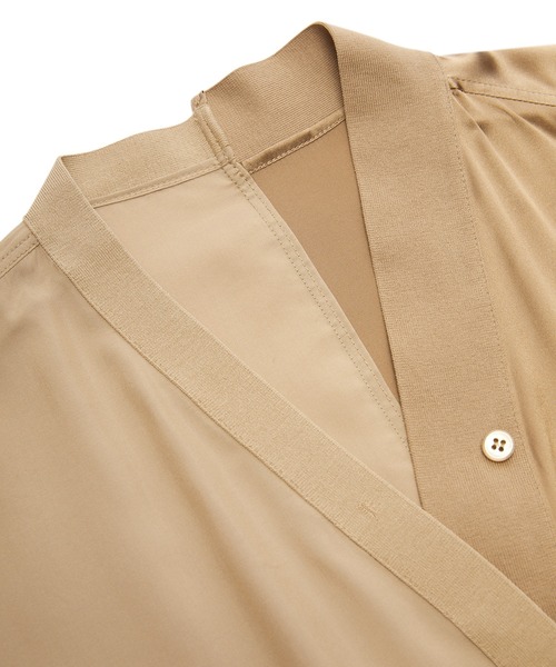 JNBY（ジェーエヌビーワイ）の「V-neck Splice Re-work Cardigan（シャツ/ブラウス・レディース・ブラック/ベージュ・36/38/40）」の20枚目の写真