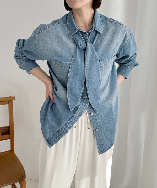 fredy emue（フレディエミュ）の「デニム2WAYボウタイシャツ（シャツ/ブラウス・レディース・サックスブルー/ブルー・38）」の16枚目の写真