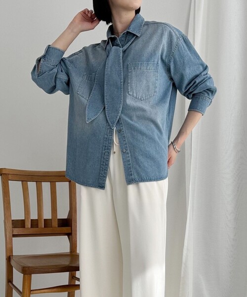 fredy emue（フレディエミュ）の「デニム2WAYボウタイシャツ（シャツ/ブラウス・レディース・サックスブルー/ブルー・38）」の18枚目の写真