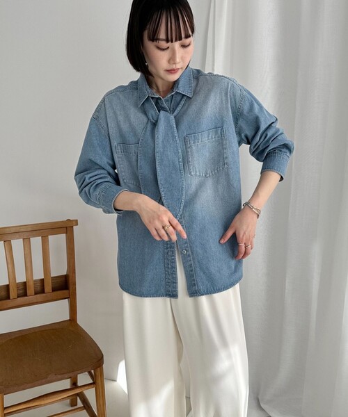 fredy emue（フレディエミュ）の「デニム2WAYボウタイシャツ（シャツ/ブラウス・レディース・サックスブルー/ブルー・38）」の22枚目の写真